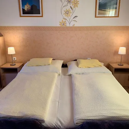 Andrea Wellness Garden Guest house