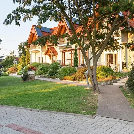 Andrea Wellness Garden Guest house 3*